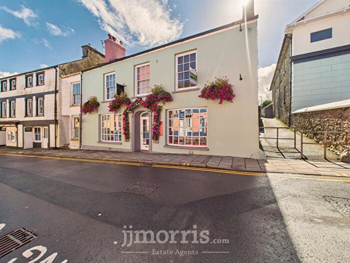 4 Bedroom End Of Terrace House For Sale In High Street, Fishguard, SA65
