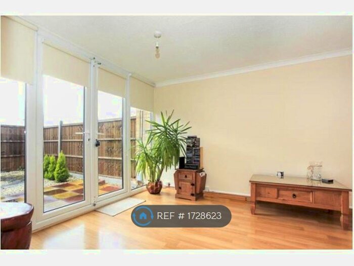 1 Bedroom Flat To Rent In Beckingham, Orton Goldhay, Peterborough, PE2