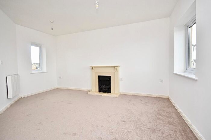 2 Bedroom Flat For Sale In Clay Furlong, Leighton Buzzard, LU7