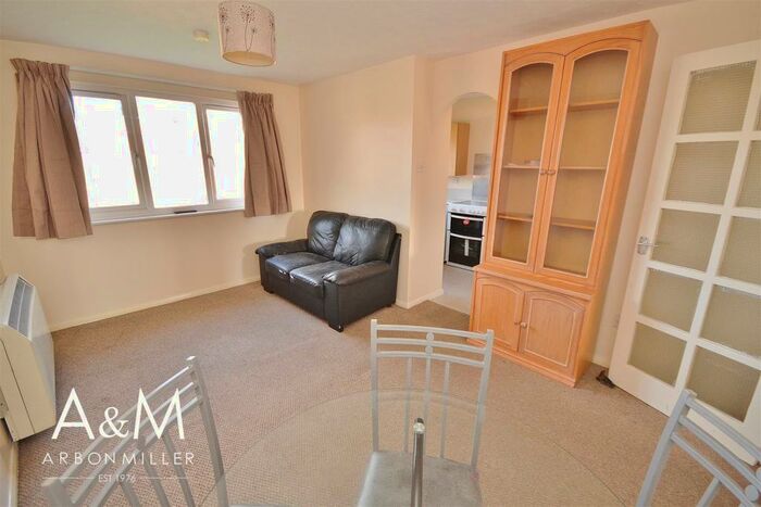 1 Bedroom Flat To Rent In Fenman Gardens, Goodmayes, IG3