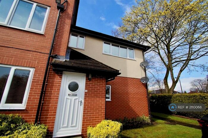2 Bedroom Maisonette To Rent In Chester Court, Manchester, M16