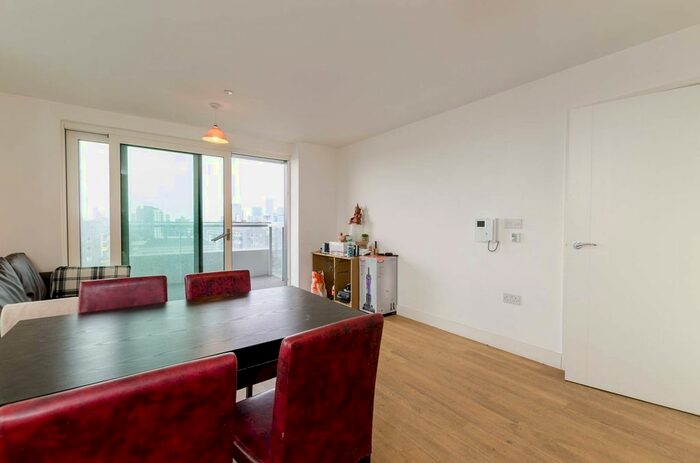 2 Bedroom Flat To Rent In Jefferson Plaza, Bow, London, E3