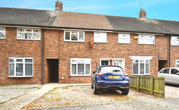3 Bedroom Terraced House For Sale In Milford Grove, Hull, HU9