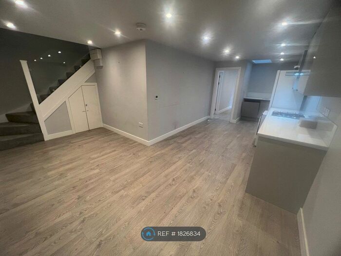 2 Bedroom Flat To Rent In Herne Hill, London, SE24