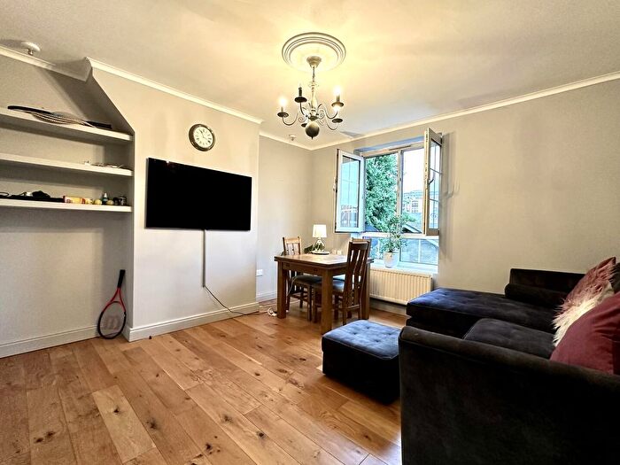 4 Bedroom Flat To Rent In Prusom Street, London, E1W
