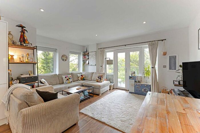 2 Bedroom Flat For Sale In Waterfall Cottages, Tooting, SW19