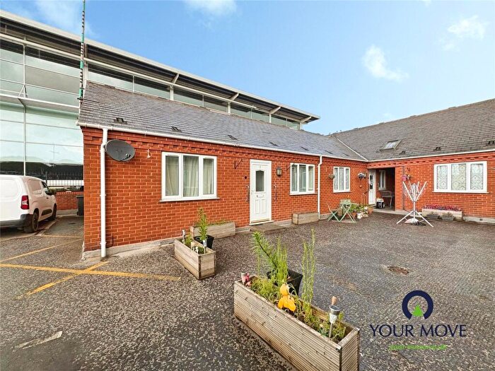 2 Bedroom Flat For Sale In Sleaths Yard, Bedworth, Warwickshire, CV12