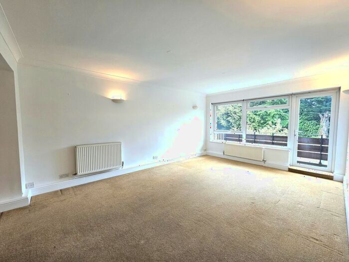 2 Bedroom Flat To Rent In Cedar Drive, East Finchley, N2