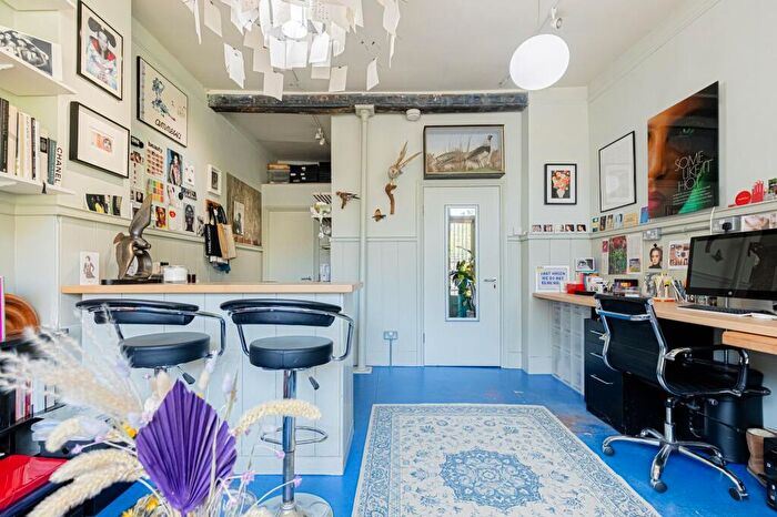 4 Bedroom Terraced House For Sale In Amwell Street, London, EC1R - Photo 6