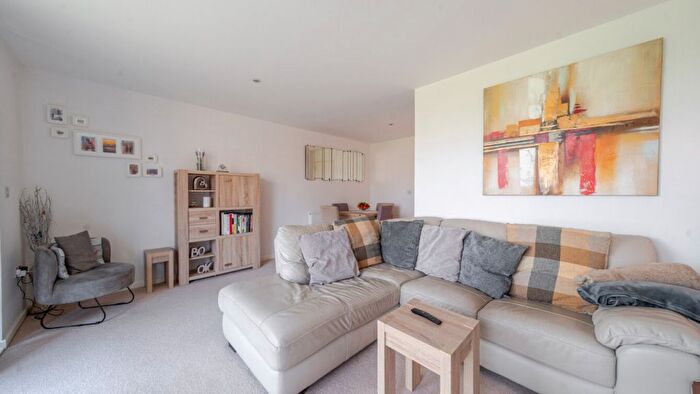 2 Bedroom Flat For Sale In All Saints Road, Acton, W3