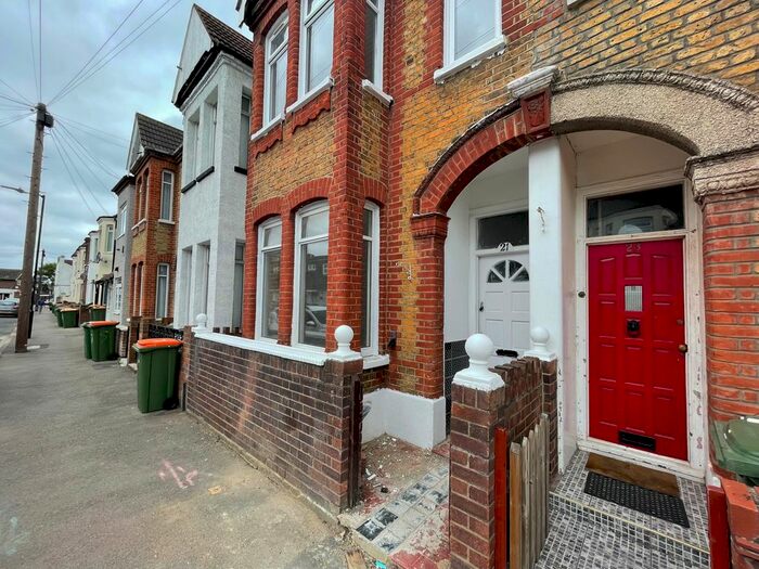 5 Bedroom Terraced House To Rent In Burley Road, Canning Town, London, E16