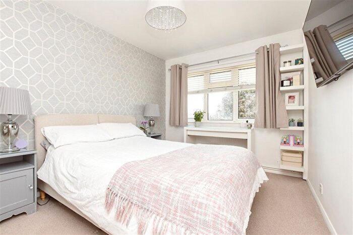 1 Bedroom Flat For Sale In Castle Drive, Reigate, Surrey, RH2