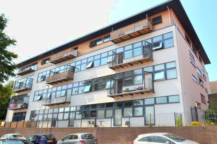 2 Bedroom Flat To Rent In Queen Street, Wellingborough, Northamptonshire, NN8