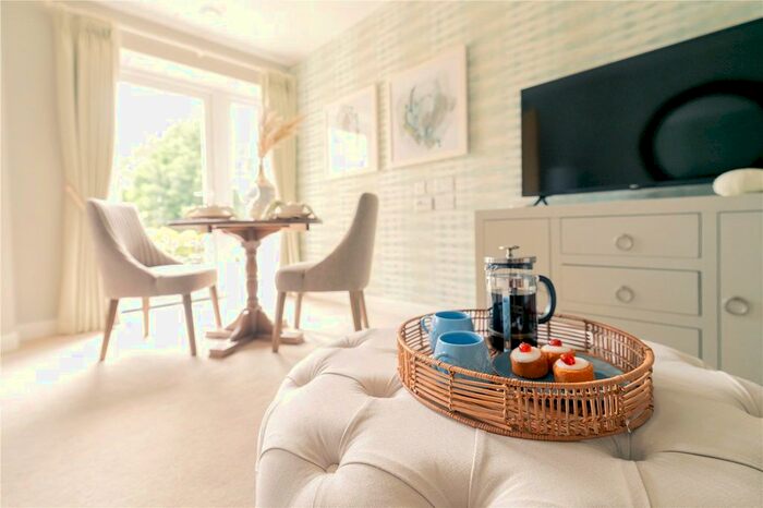 1 Bedroom Flat For Sale In New Dover Road, Canterbury, Kent, CT1