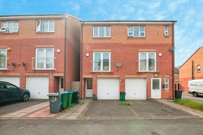 3 Bedroom Town House For Sale In Farm End Close, West Bromwich, B71