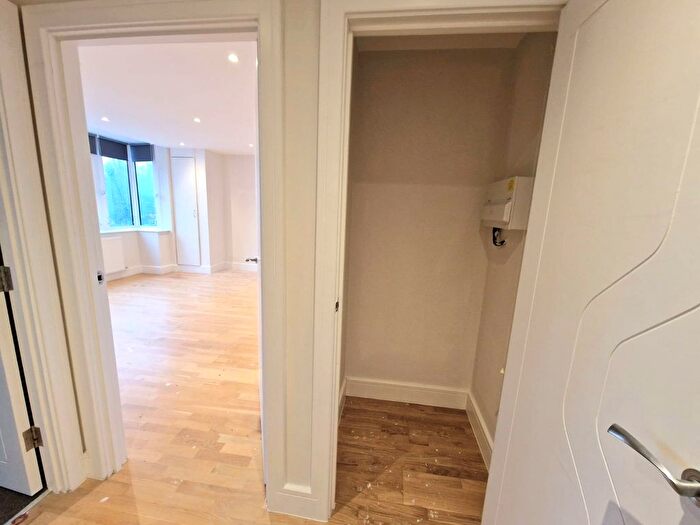 1 Bedroom Flat To Rent In Eastern Road, Bracknell, Berkshire, RG12