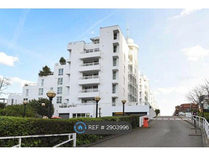 2 Bedroom Flat To Rent In Barrier Point Road, London, E16