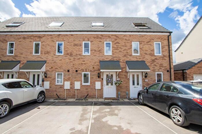 3 Bedroom Town House For Sale In Dutchman Way, Bessacarr, Doncaster, DN4