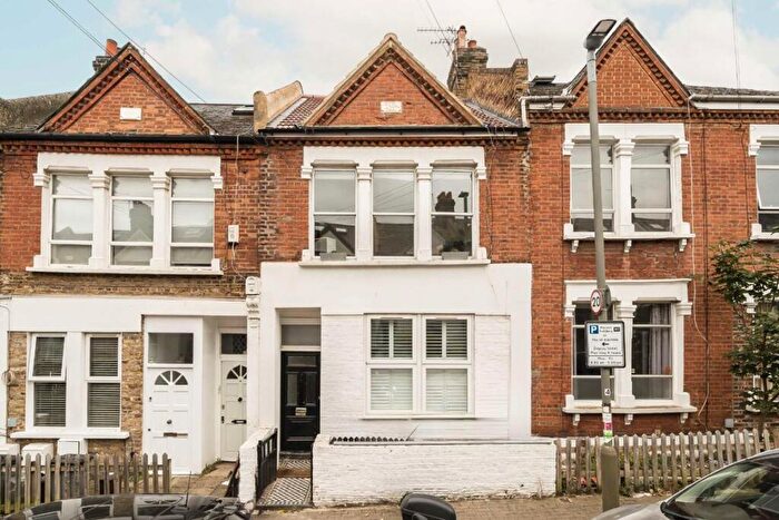 3 Bedroom Flat To Rent In Dagnan Road, Clapham, SW12