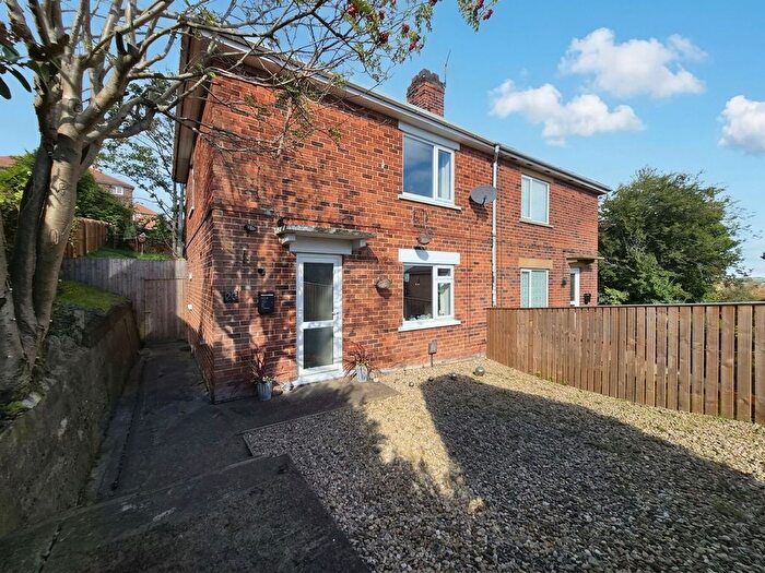 2 Bedroom Semi Detached House For Sale In The Croft, Scarborough, YO12