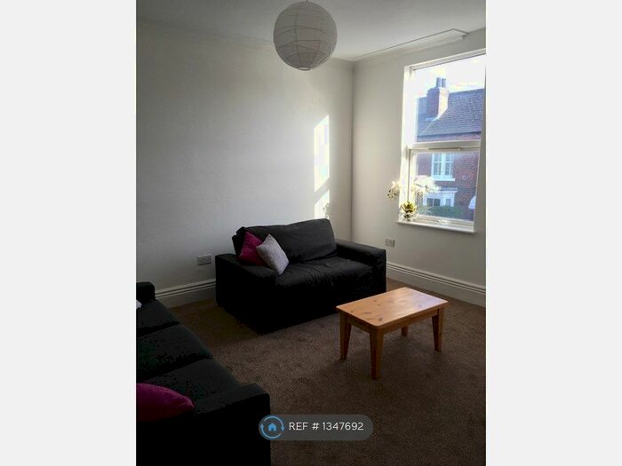 3 Bedroom Flat To Rent In Abbeydale Road, Sheffield, S7