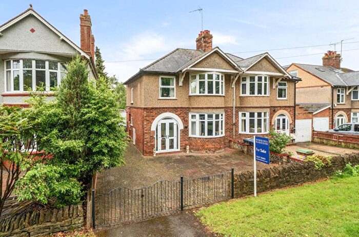 3 Bedroom Cottage For Sale In Badby Road West, Daventry, NN11