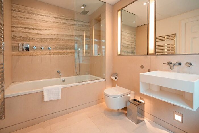 2 Bedroom Flat To Rent In Duke Street, Mayfair, London, W1K