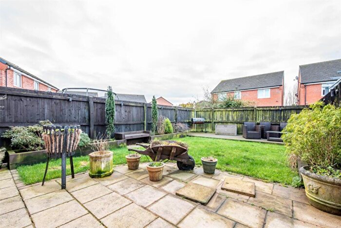 3 Bedroom End Of Terrace House For Sale In Whinfell Close, Leyland, PR25 - Photo 4