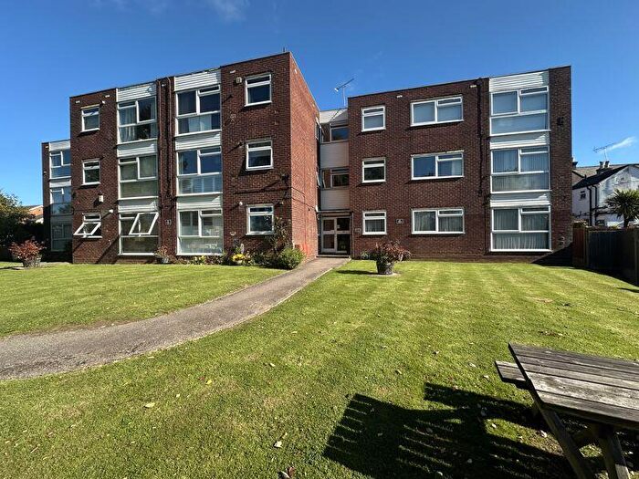 2 Bedroom Flat For Sale In Raymond Court, Potters Bar, EN6