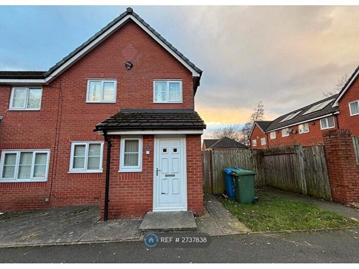 3 Bedroom Semi Detached House To Rent In St. Ambrose Road, Oldham, OL1