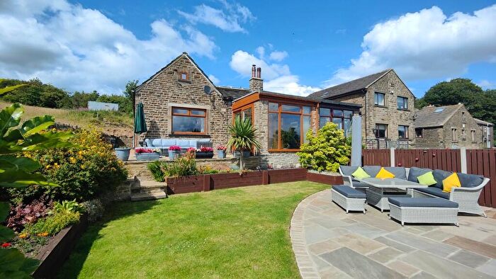 2 Bedroom Semi-Detached Bungalow For Sale In Close Head, Thornton, Bradford, BD13