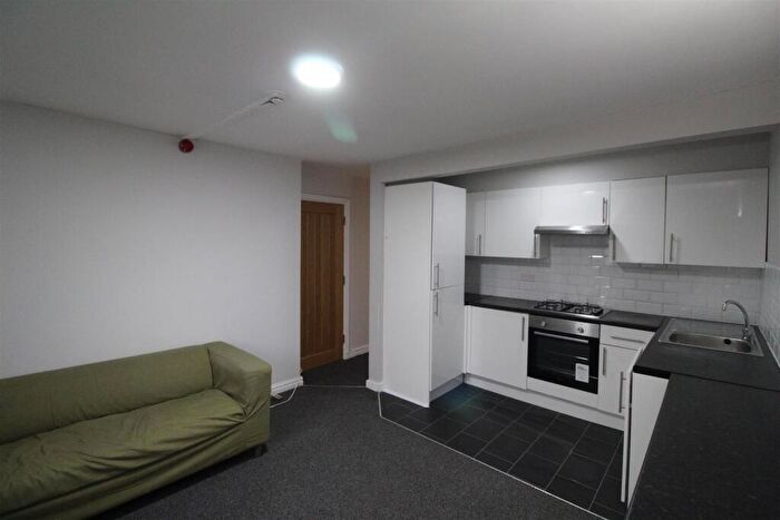 2 Bedroom Flat To Rent In Colchester Avenue, Penylan, Cardiff, CF23