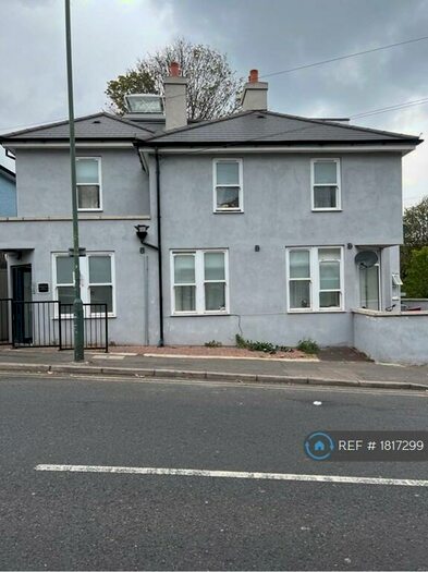 Studio To Rent In Station Road, Crayford, Dartford, DA1