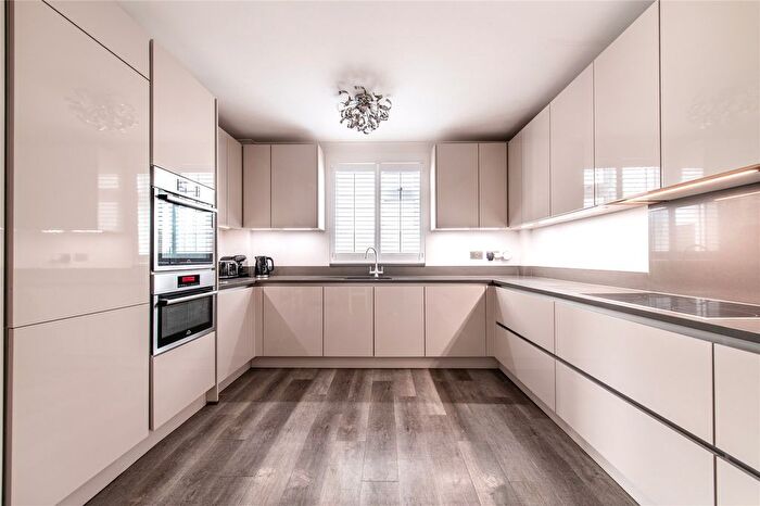 6 Bedroom Bungalow For Sale In Pump Lane, Rainham, Gillingham, Kent, ME8