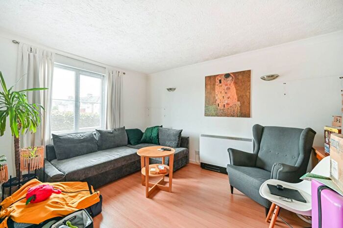 2 Bedroom Flat To Rent In London Road, Isleworth, TW7