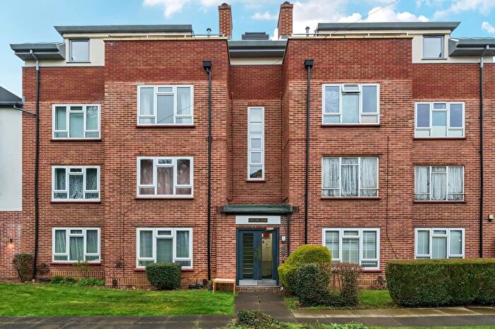 2 Bedroom Semi-Detached House For Sale In Maidenhead, Berkshire, SL6