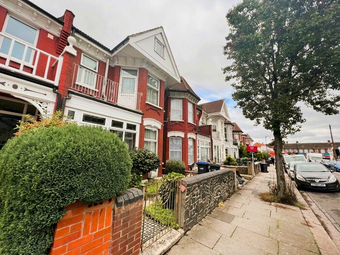 4 Bedroom Terraced House To Rent In Melbourne Avenue, London, N13