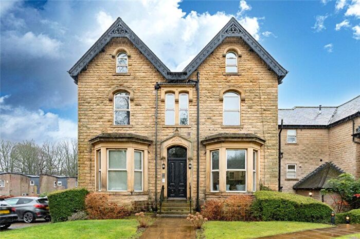 2 Bedroom Apartment For Sale In Apartment, Park Villas, Roundhay, Leeds, LS8