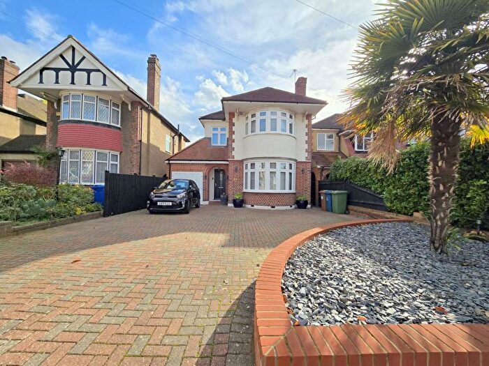 3 Bedroom Detached House For Sale In Monro Gardens, Harrow Weald, HA3