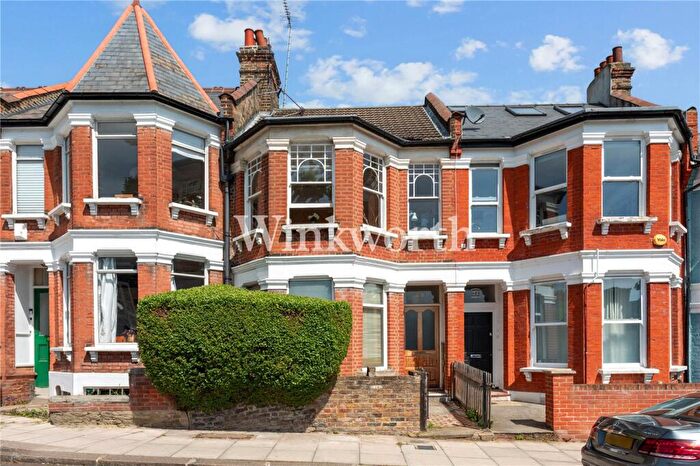 2 Bedroom Apartment For Sale In Pemberton Road, London, N4