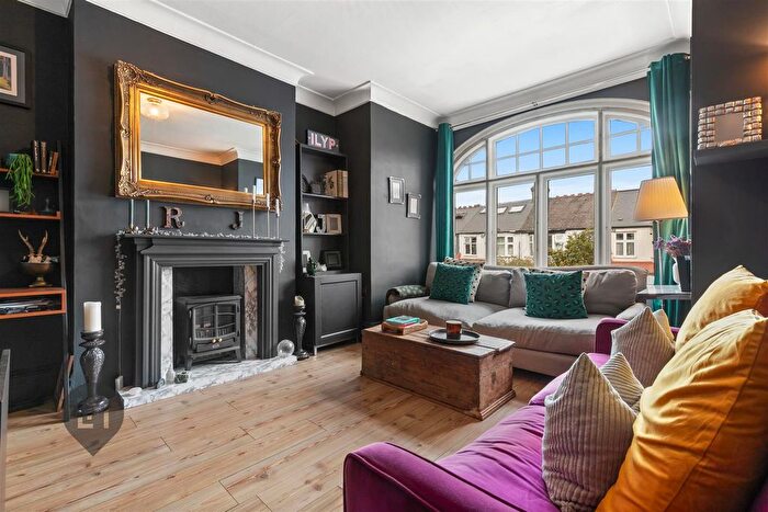 3 Bedroom Flat For Sale In Durnsford Road, London, SW19
