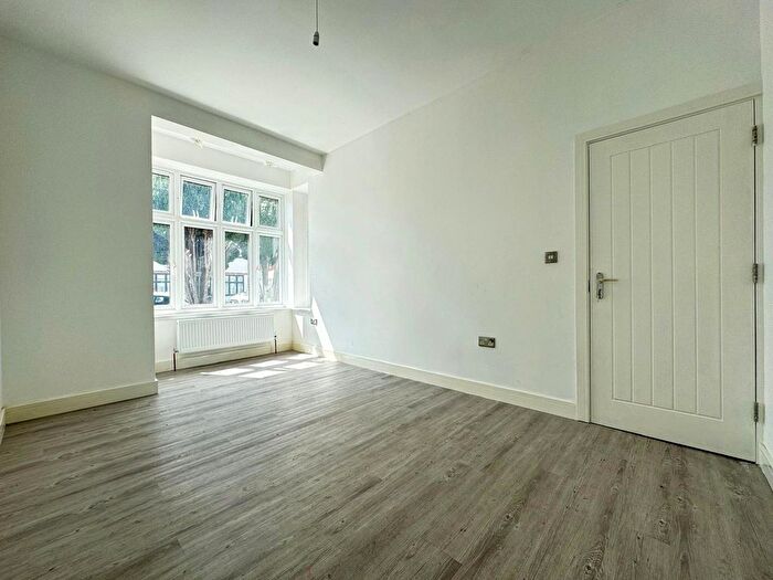 1 Bedroom Flat To Rent In Kildowan Road, Goodmayes, Essex, IG3