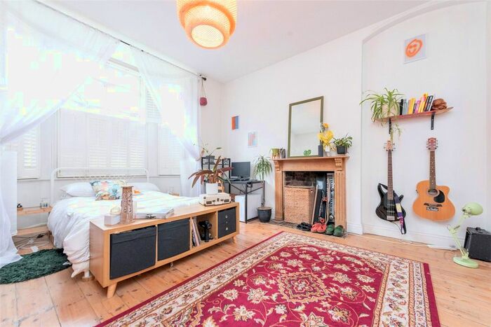 2 Bedroom Flat To Rent In Harlesden Gardens, Willesden, London, NW10