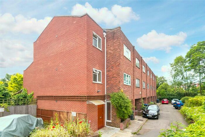 Apartment To Rent In Lydford Road, London, NW2