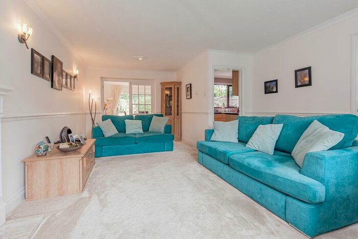 4 Bedroom Detached House To Rent In Derwent Road, Bicester, OX26