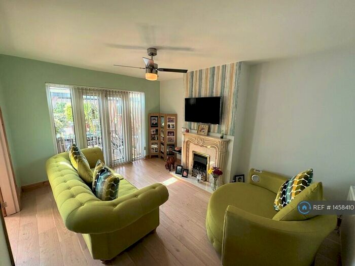 3 Bedroom Semi-Detached House To Rent In Deerhurst Crescent, Portsmouth, PO6