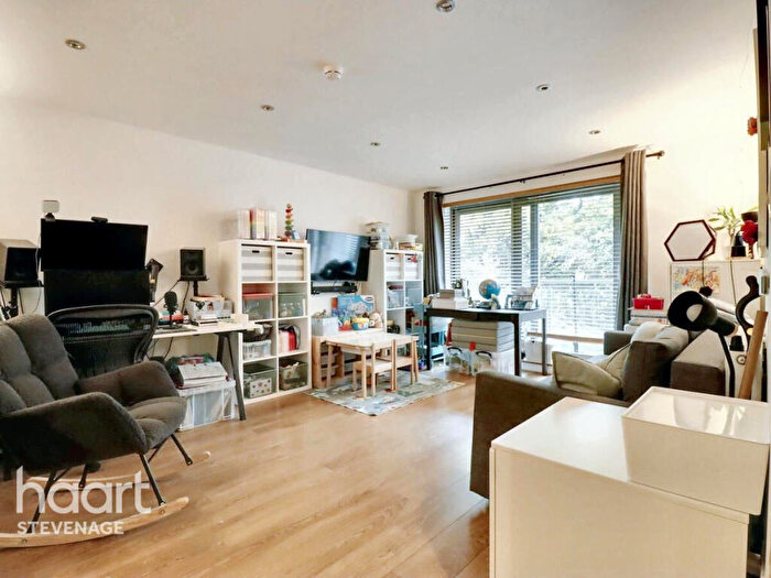 2 Bedroom Apartment For Sale In Woolners Way, Stevenage, SG1