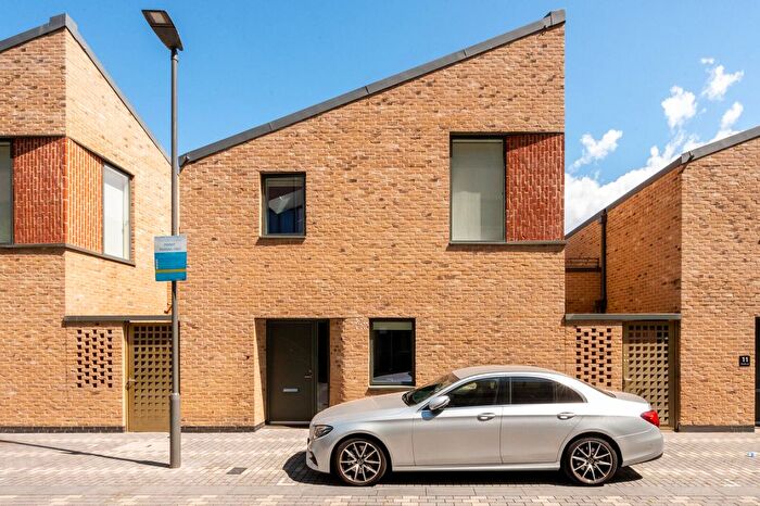 3 Bedroom Flat To Rent In Charter Place, Hounslow, TW3