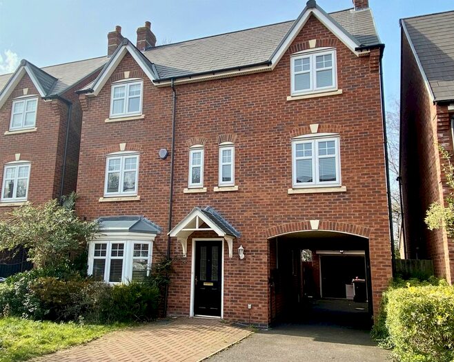 4 Bedroom Town House To Rent In Cardinal Close, Birmingham, B17