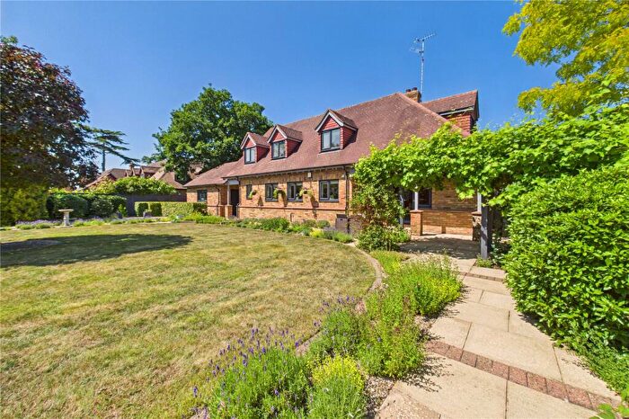 5 Bedroom Detached House For Sale In Pingewood Close, Burghfield, Reading, RG30